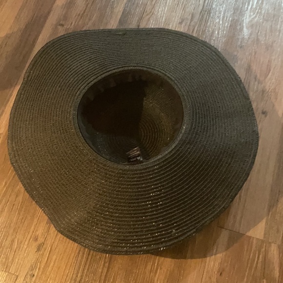 Pom Pom Floppy Beach Hat - Picture 4 of 4